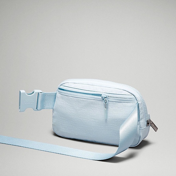 Brand New Lululemon Everywhere Belt Bag in Sky Blue - Picture 4 of 13